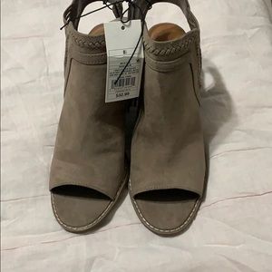 Brand new! Only been tried on!